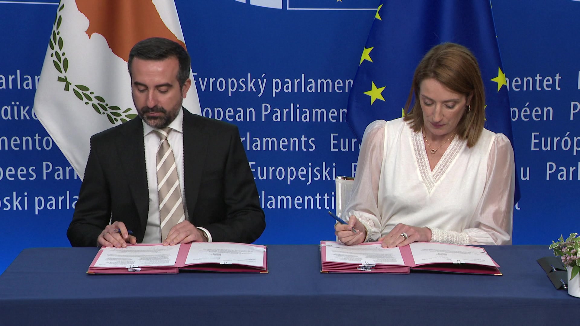 LEX signing in the presence of Roberta METSOLA, EP President and Dr Nicholas A. IOANNIDES, Deputy Minister for Migration and International Protection, on behalf of the Cyprus Presidency